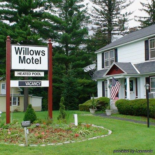 Willows Motel Williamstown Extérieur photo